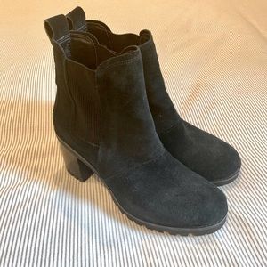 UGG - Hazel Waterproof Black Suede Bootie - Size 9
